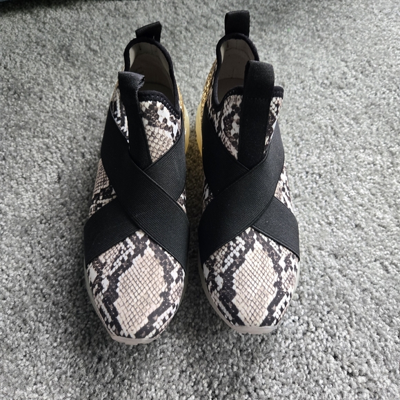 Snakeskin Pattern Slip-On Sneakers - Picture 1 of 6